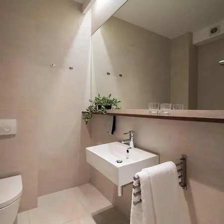 Jolara With Heated Pool Apartment