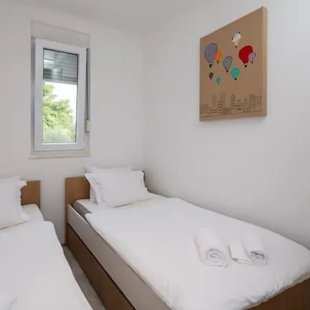 Apartment Jolara With Heated Pool