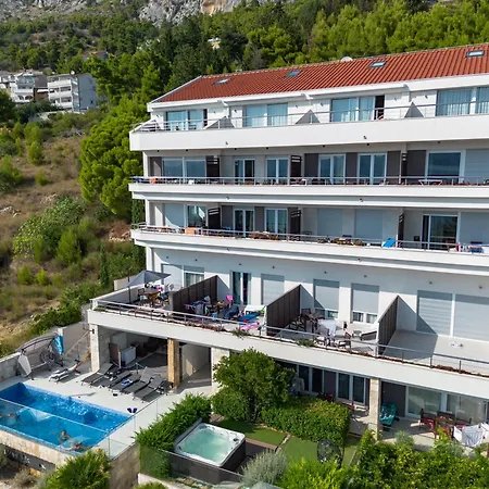 Jolara With Heated Pool Апартаменти Міміце